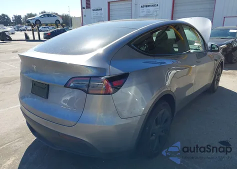 2024 Tesla Model Y Long Range Dual Motor All-Wheel Drive from USA, damaged, VIN 7SAYGDEE8RA313290